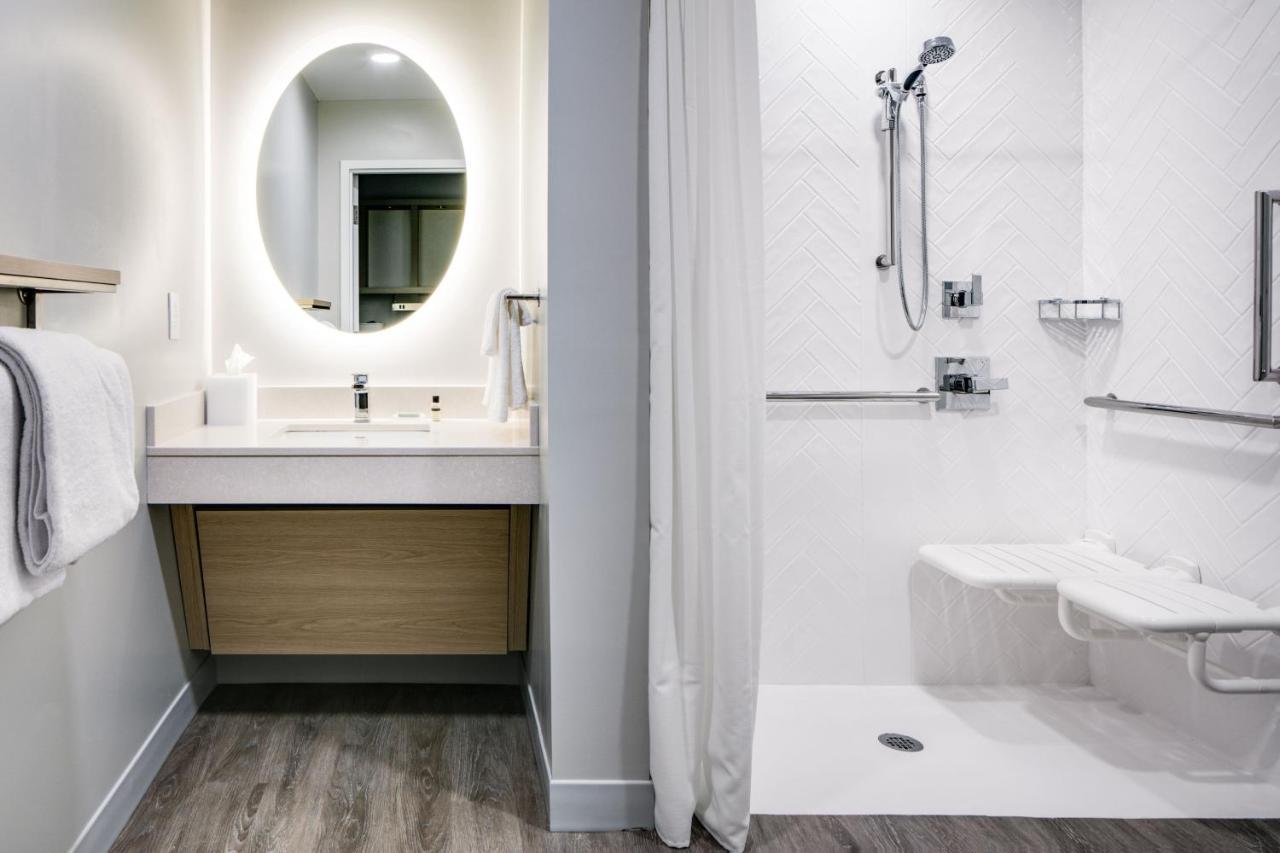 Towneplace Suites By Marriott Oconomowoc Kültér fotó