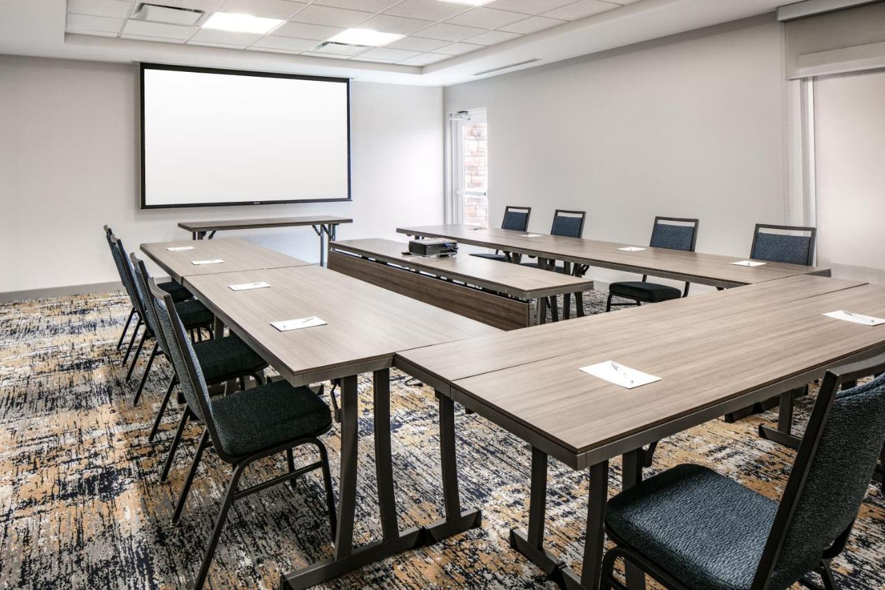 Towneplace Suites By Marriott Oconomowoc Kültér fotó