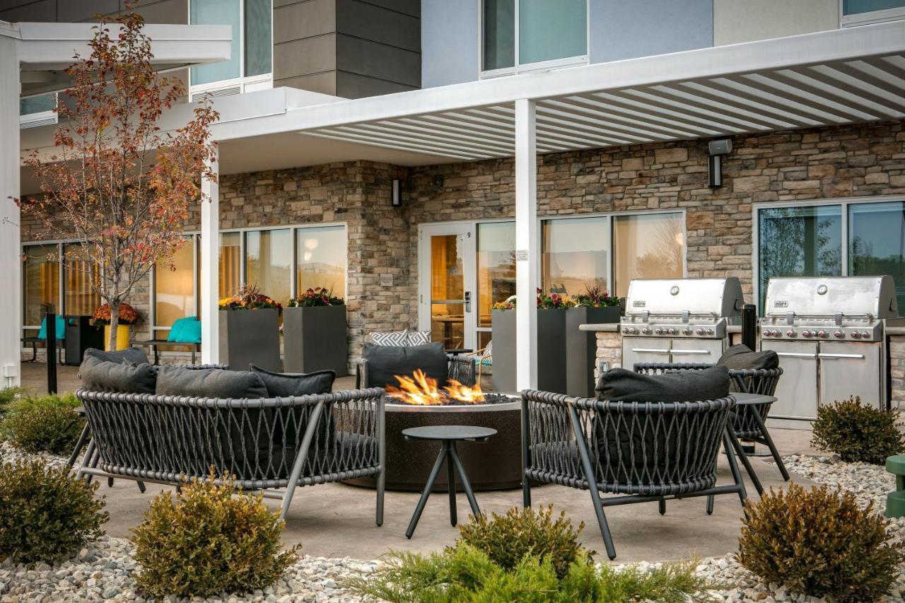 Towneplace Suites By Marriott Oconomowoc Kültér fotó